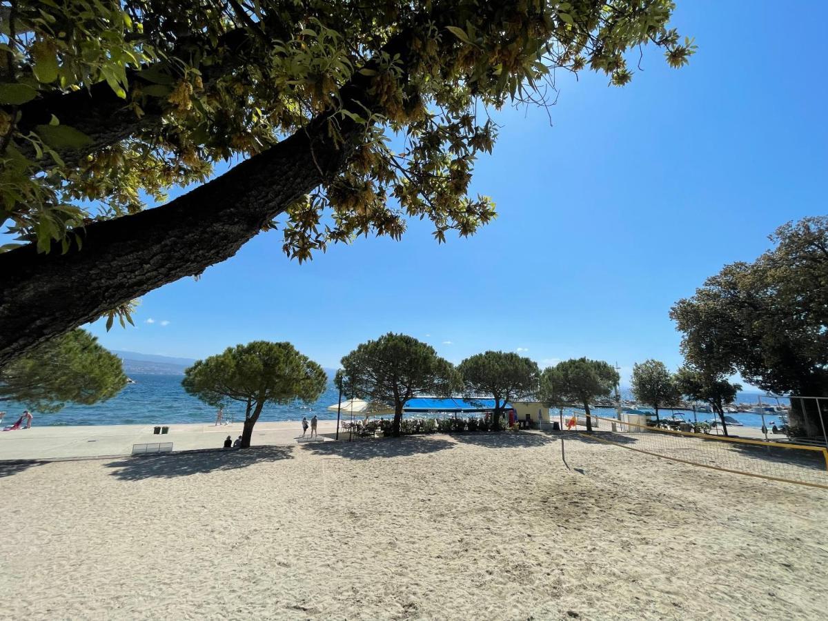 Rock'n'jazz With Swimming Pool And Beautiful Sea View Poljane